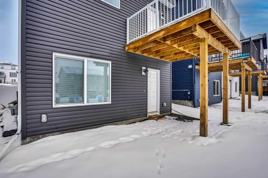 26 Amblehurst Path NW Calgary AB T3P1W8