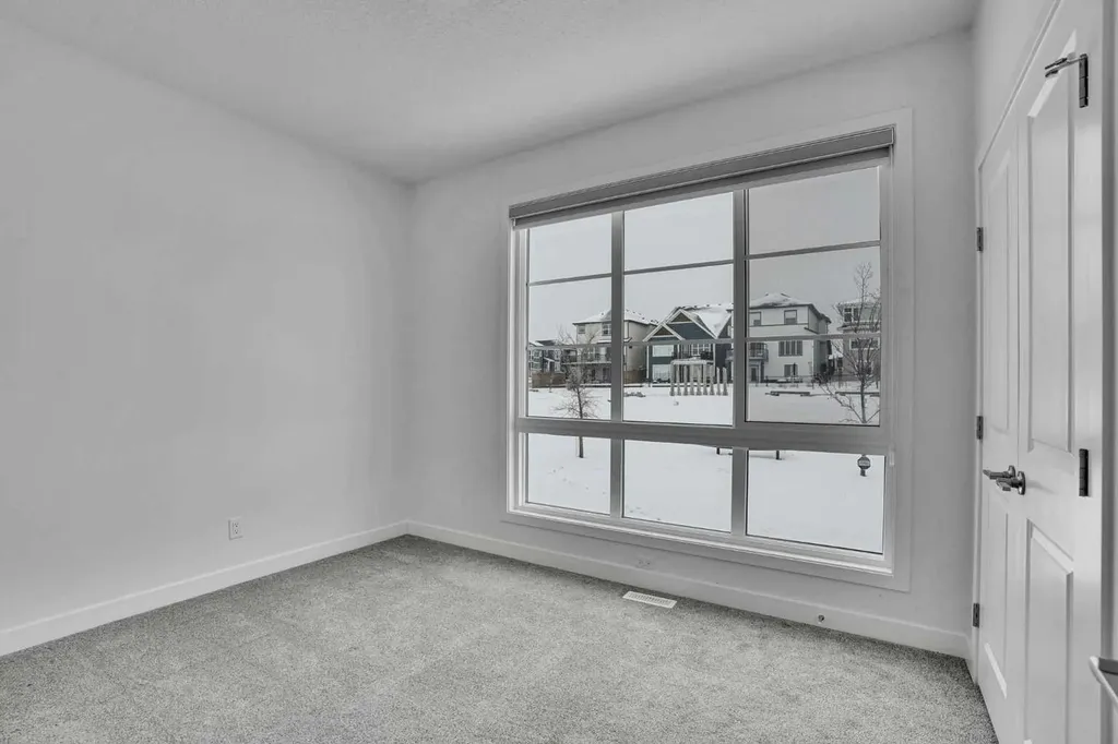26 Amblehurst Path NW Calgary AB T3P1W8