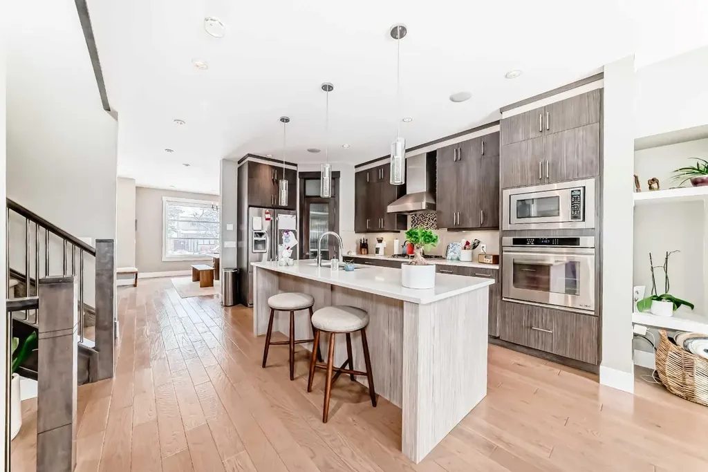 2117 51 Avenue SW Calgary AB T3E 1J8