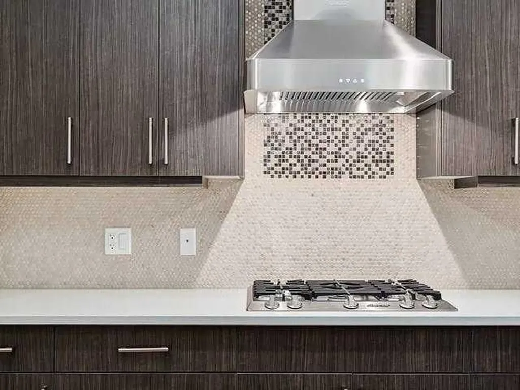 2117 51 Avenue SW Calgary AB T3E 1J8