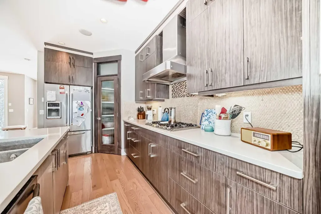 2117 51 Avenue SW Calgary AB T3E 1J8