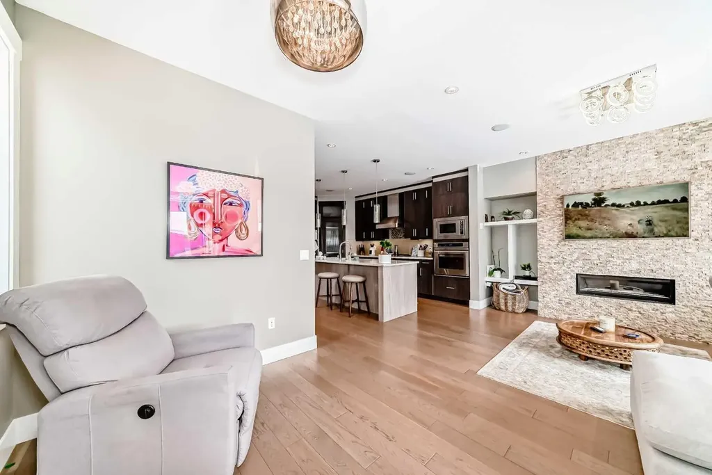2117 51 Avenue SW Calgary AB T3E 1J8