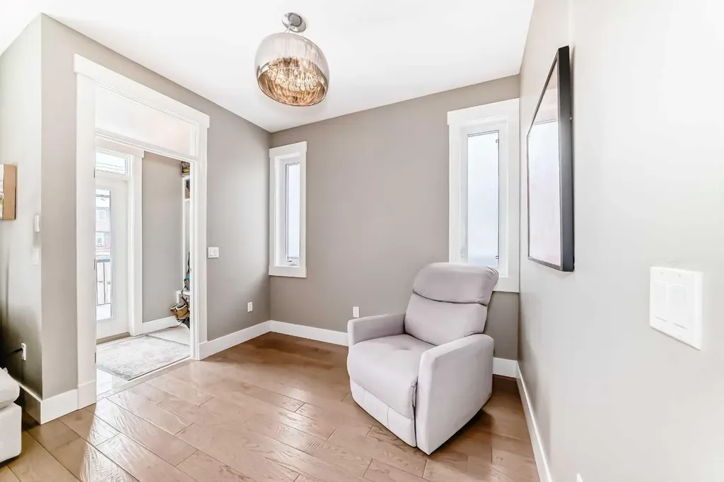 2117 51 Avenue SW Calgary AB T3E 1J8