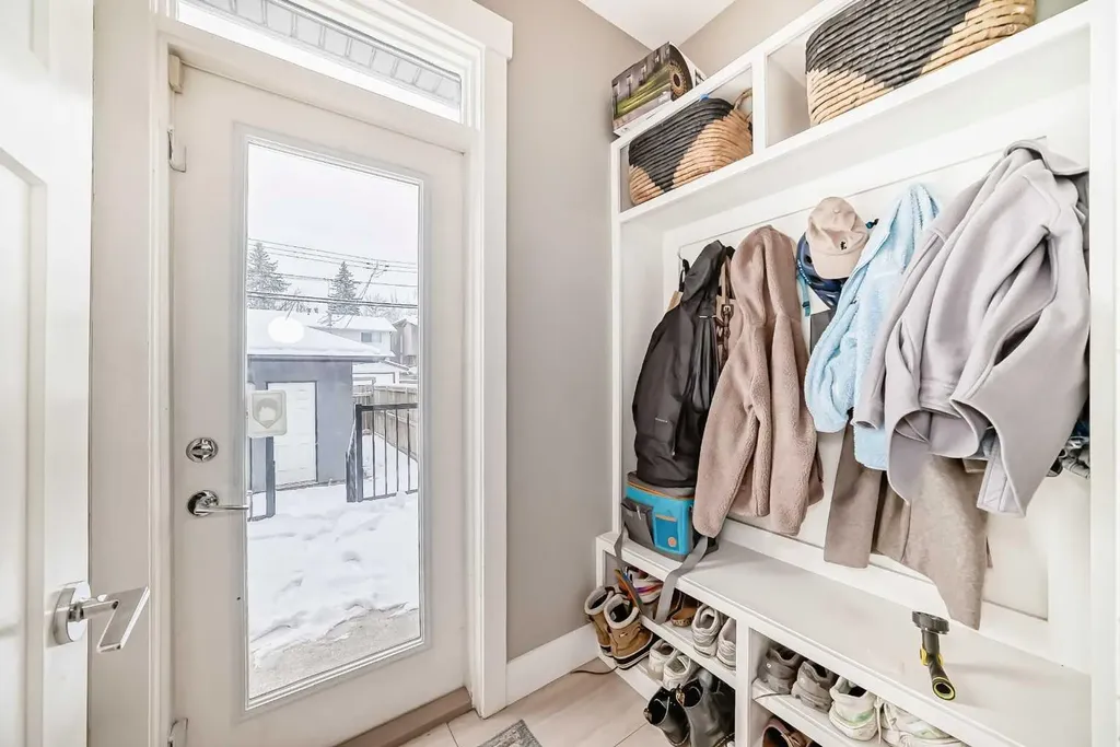 2117 51 Avenue SW Calgary AB T3E 1J8