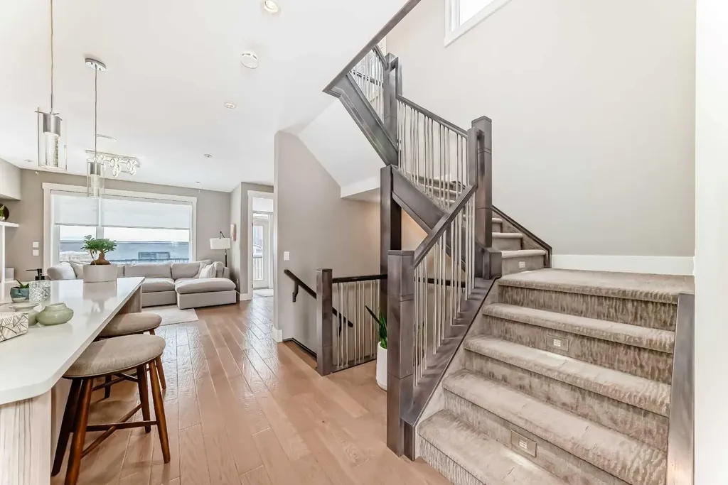 2117 51 Avenue SW Calgary AB T3E 1J8