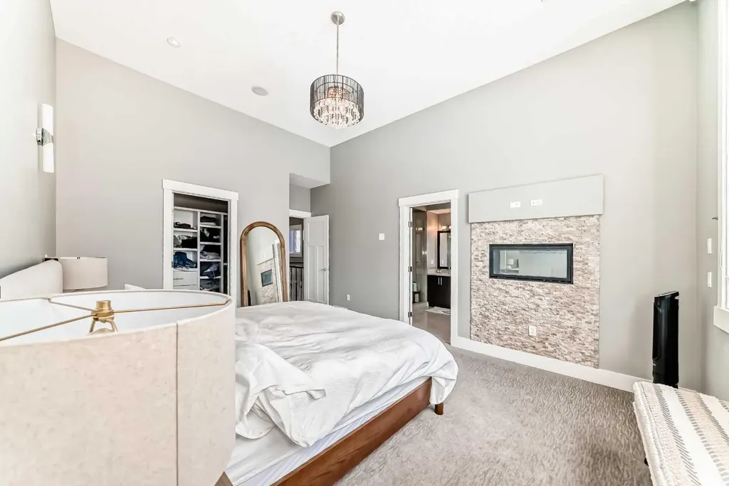 2117 51 Avenue SW Calgary AB T3E 1J8