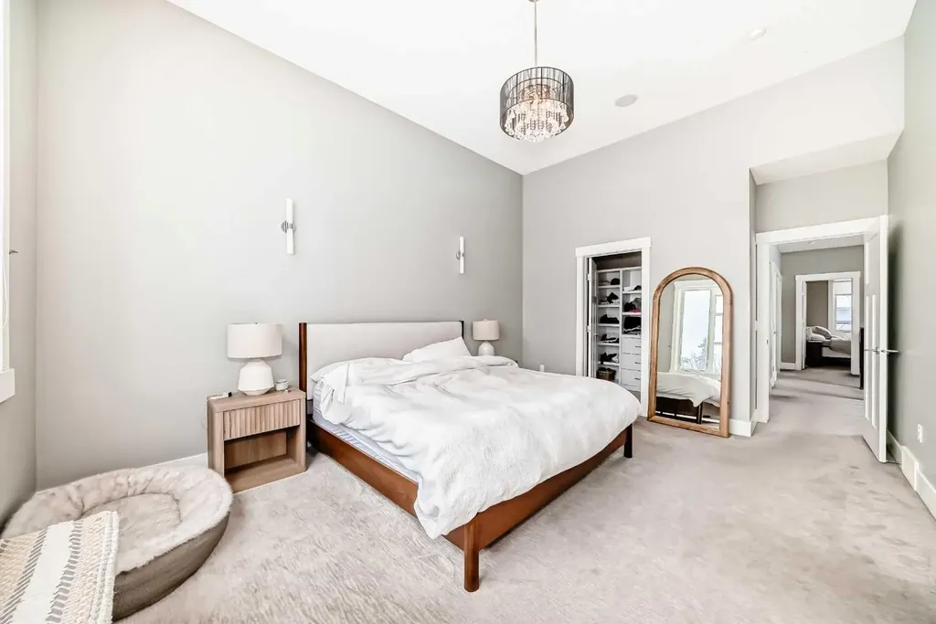2117 51 Avenue SW Calgary AB T3E 1J8
