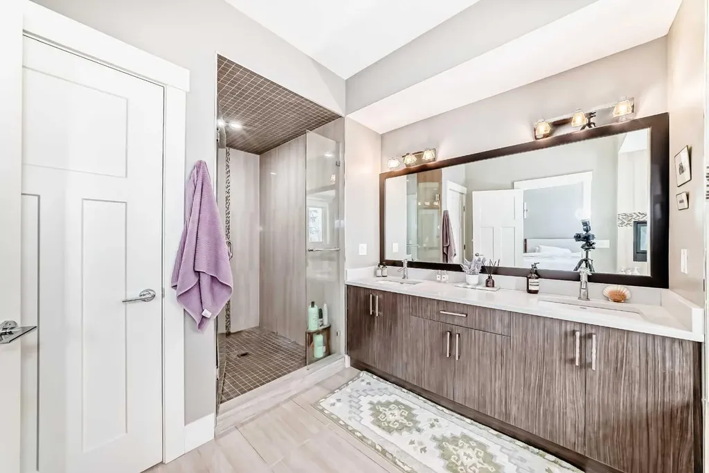 2117 51 Avenue SW Calgary AB T3E 1J8