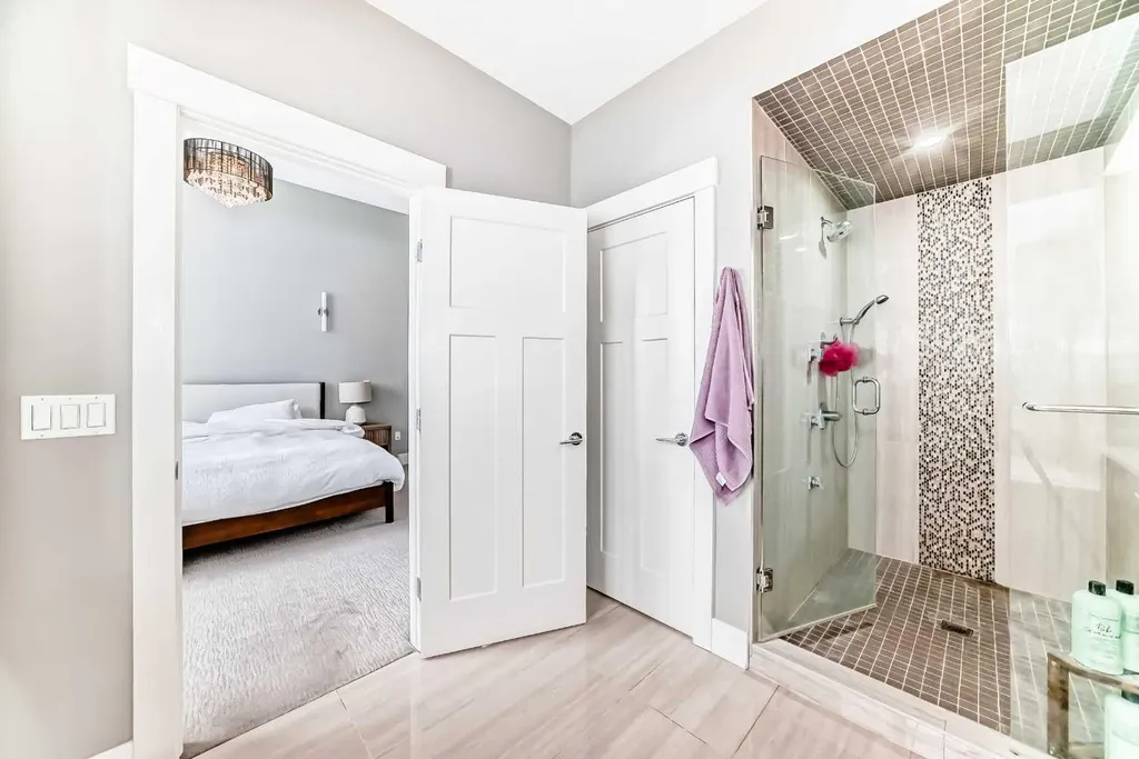 2117 51 Avenue SW Calgary AB T3E 1J8