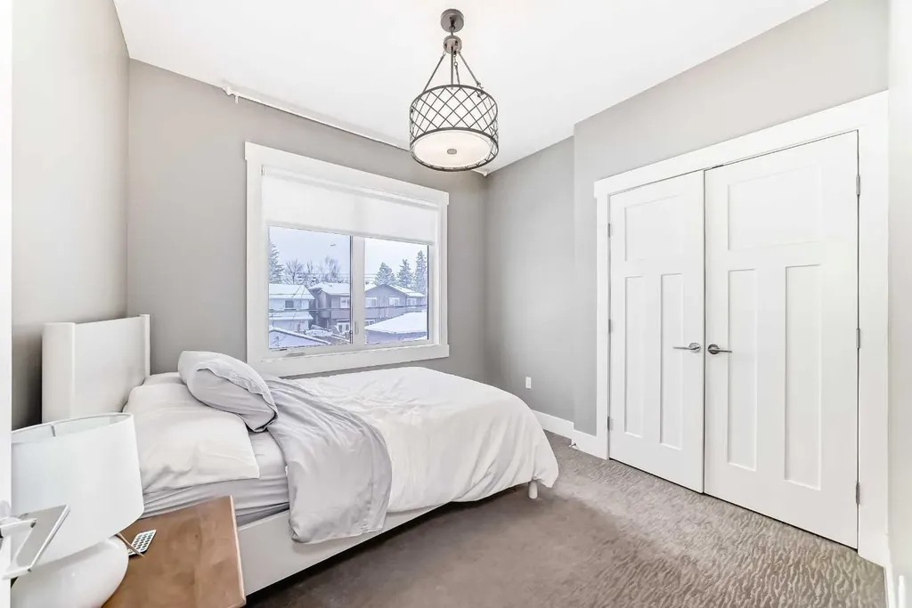 2117 51 Avenue SW Calgary AB T3E 1J8