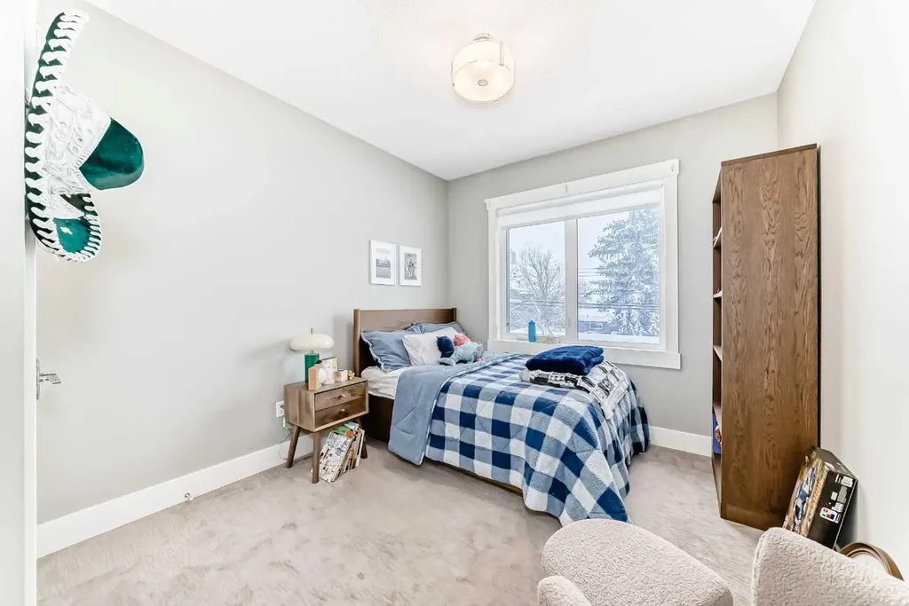 2117 51 Avenue SW Calgary AB T3E 1J8