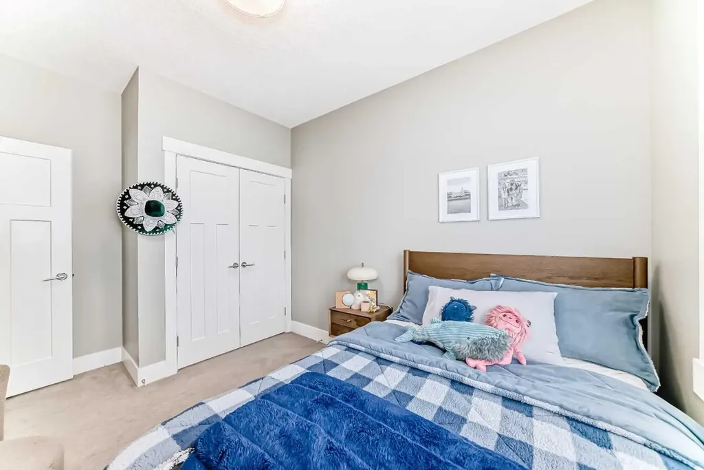 2117 51 Avenue SW Calgary AB T3E 1J8