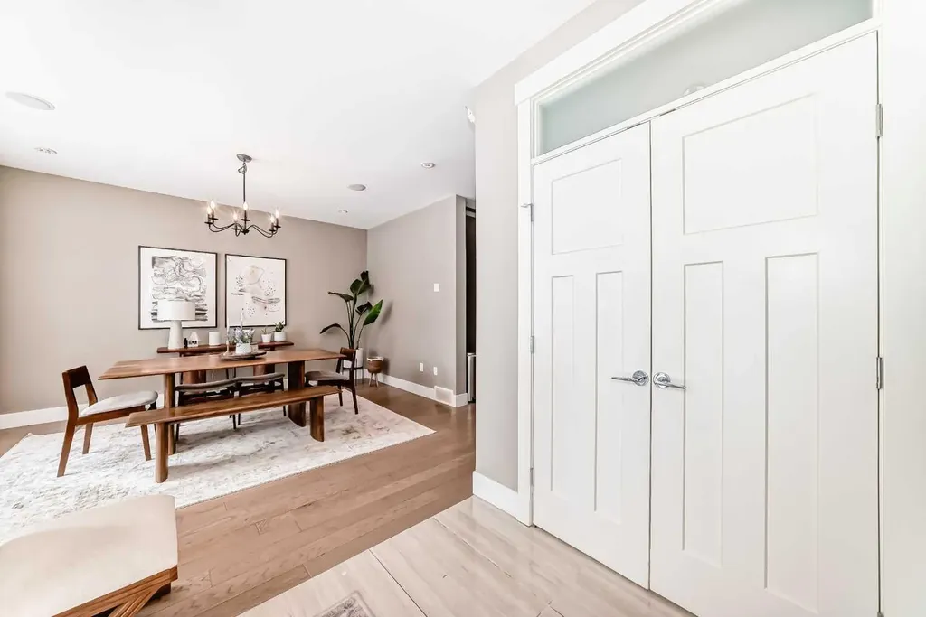 2117 51 Avenue SW Calgary AB T3E 1J8