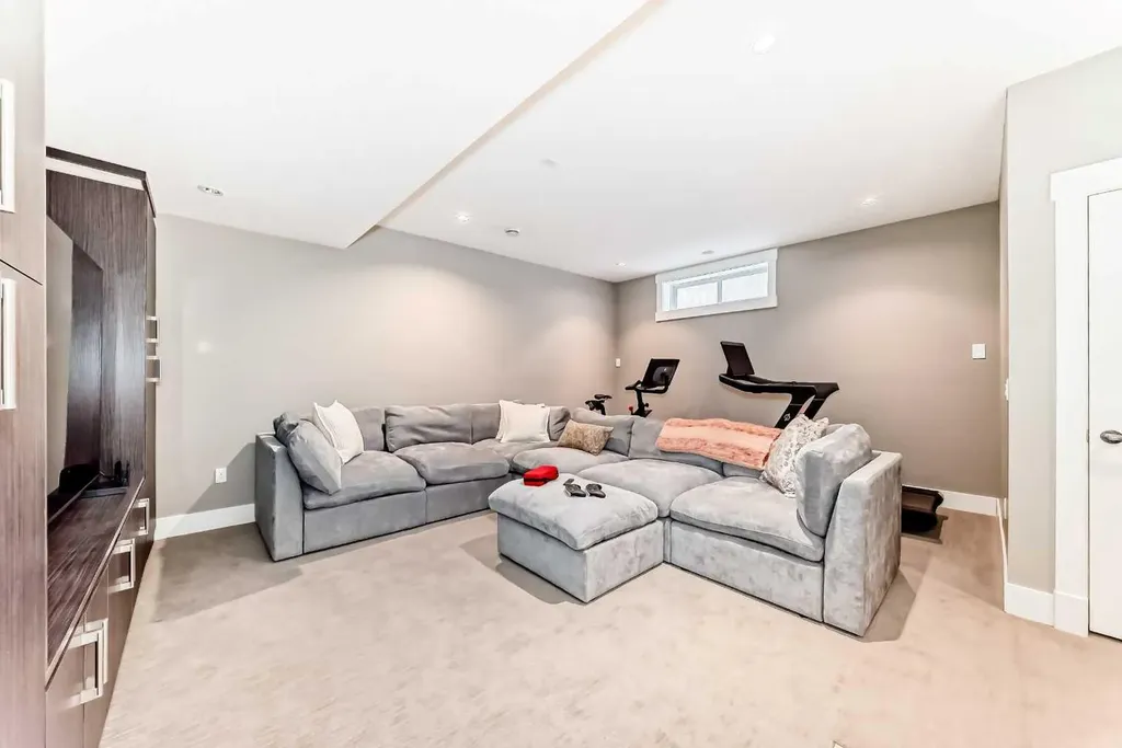 2117 51 Avenue SW Calgary AB T3E 1J8
