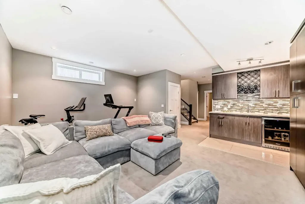 2117 51 Avenue SW Calgary AB T3E 1J8