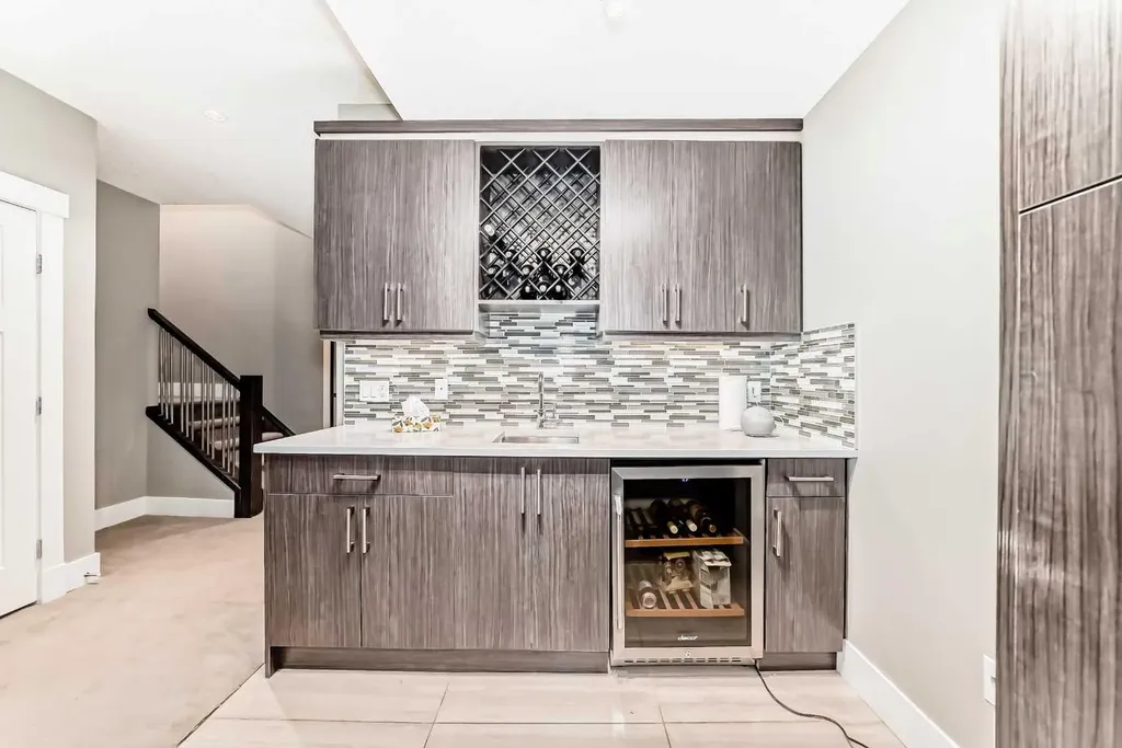 2117 51 Avenue SW Calgary AB T3E 1J8