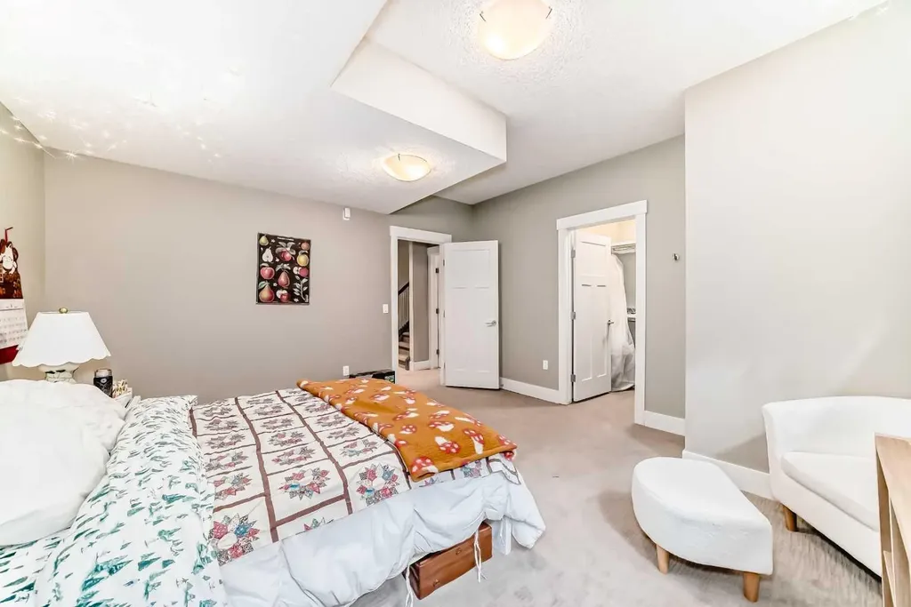 2117 51 Avenue SW Calgary AB T3E 1J8