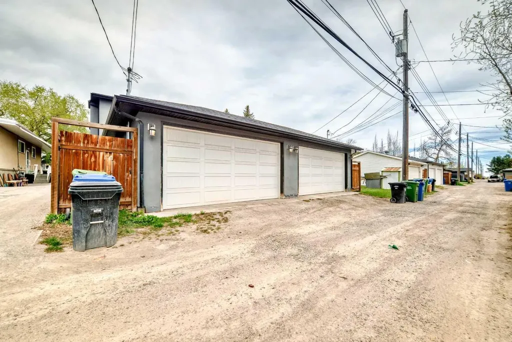 2117 51 Avenue SW Calgary AB T3E 1J8