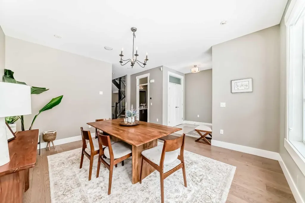 2117 51 Avenue SW Calgary AB T3E 1J8