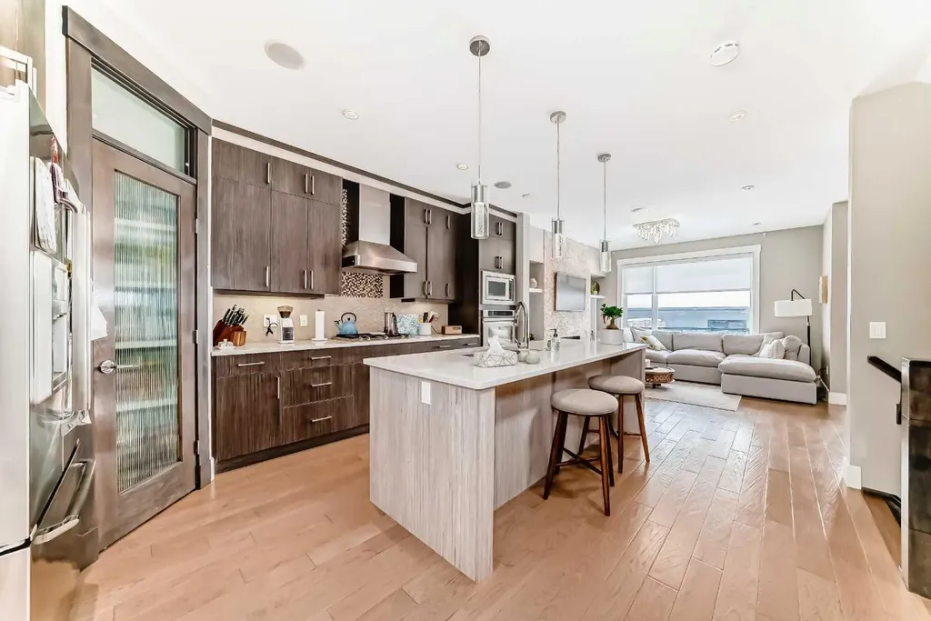 2117 51 Avenue SW Calgary AB T3E 1J8