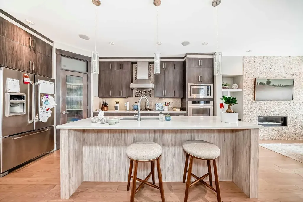 2117 51 Avenue SW Calgary AB T3E 1J8