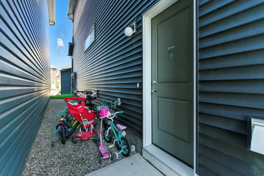 268 Savanna Terrace Calgary AB T3J 4B6