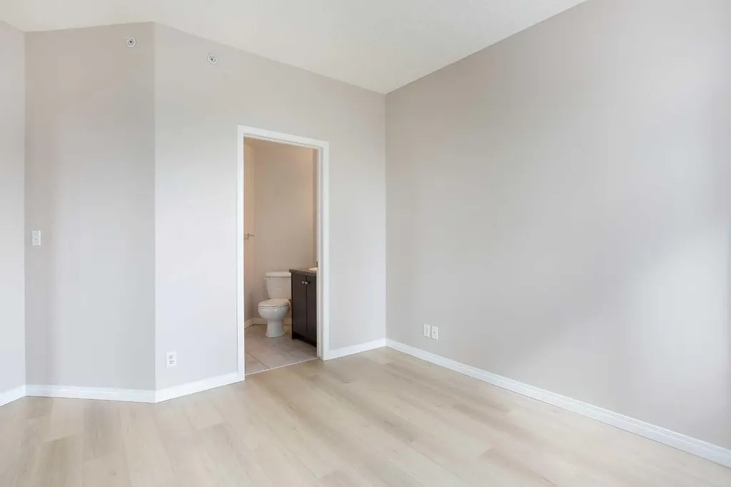 1053 10 Street SW Calgary AB T2R 1S6