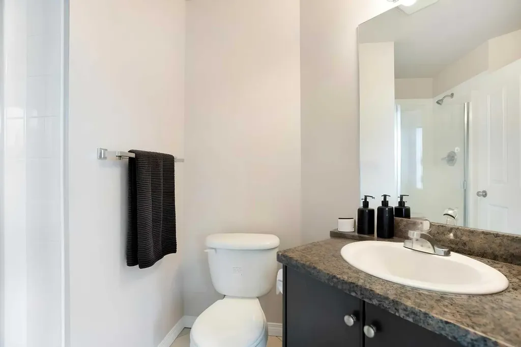 1053 10 Street SW Calgary AB T2R 1S6