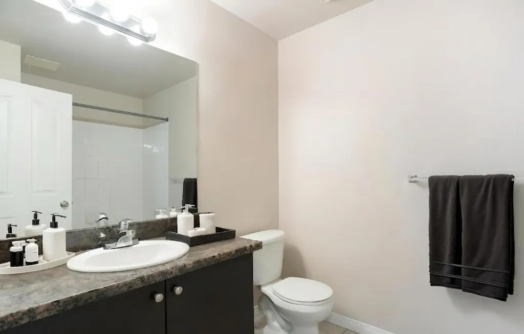 1053 10 Street SW Calgary AB T2R 1S6