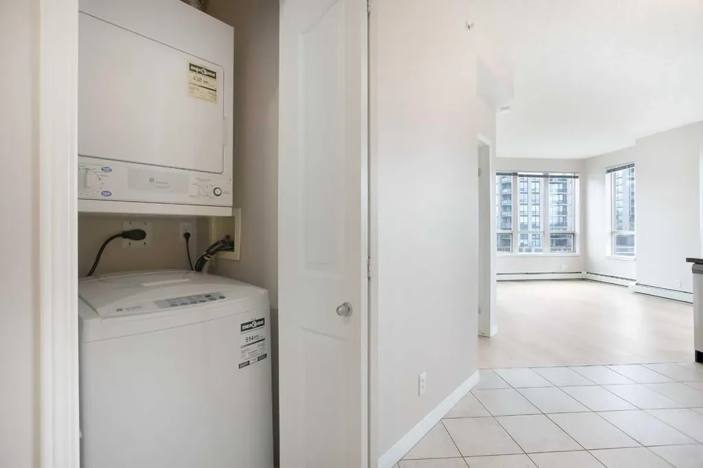 1053 10 Street SW Calgary AB T2R 1S6
