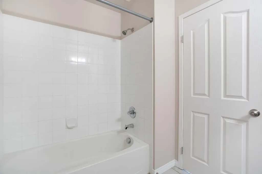 1053 10 Street SW Calgary AB T2R 1S6