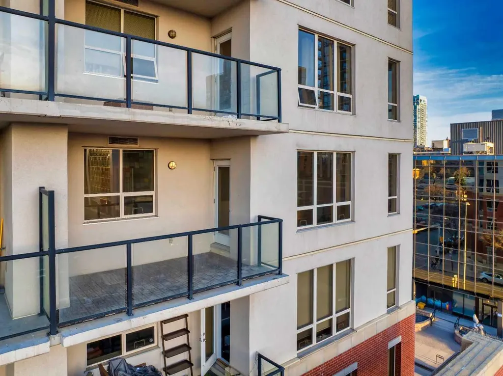 1053 10 Street SW Calgary AB T2R 1S6