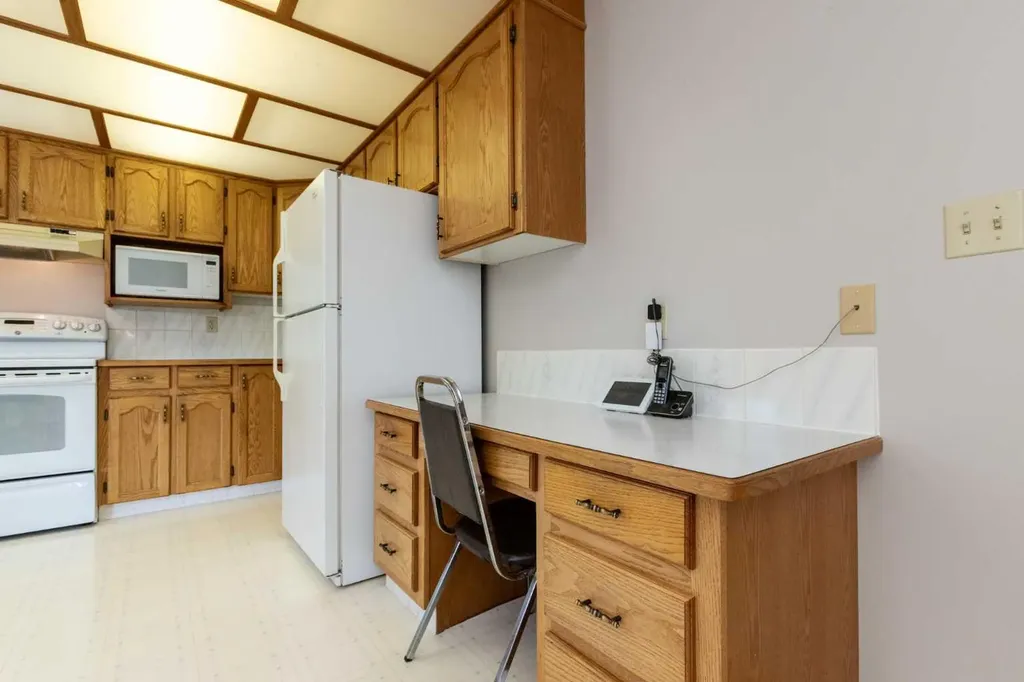 5319 37 Street Innisfail AB T4G 1G4