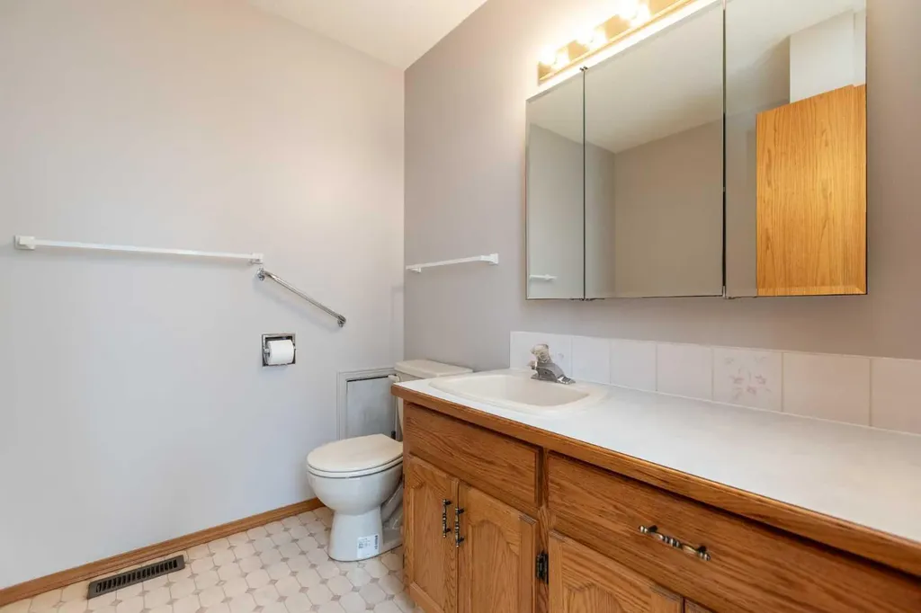 5319 37 Street Innisfail AB T4G 1G4