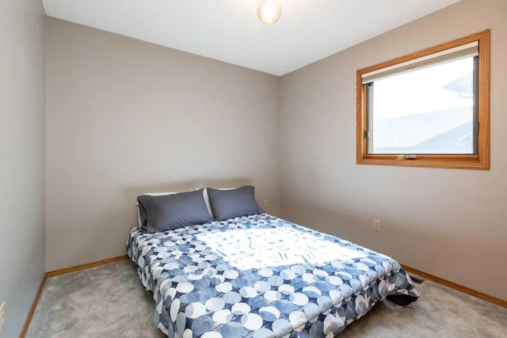 5319 37 Street Innisfail AB T4G 1G4