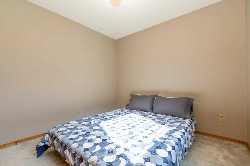 5319 37 Street Innisfail AB T4G 1G4