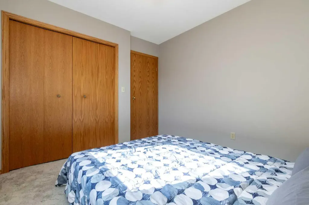 5319 37 Street Innisfail AB T4G 1G4