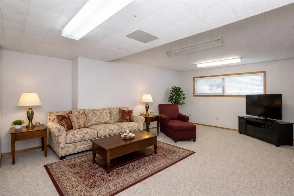 5319 37 Street Innisfail AB T4G 1G4