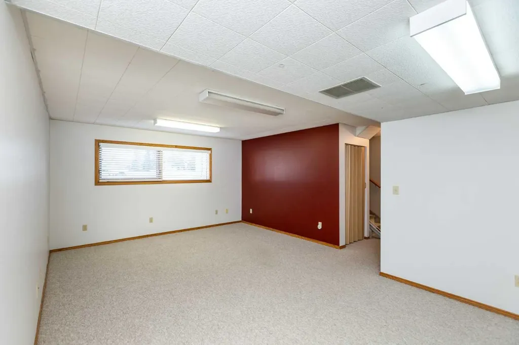 5319 37 Street Innisfail AB T4G 1G4