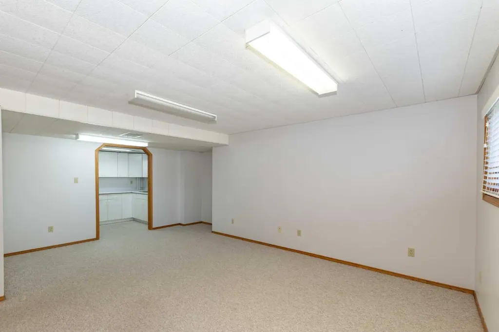 5319 37 Street Innisfail AB T4G 1G4