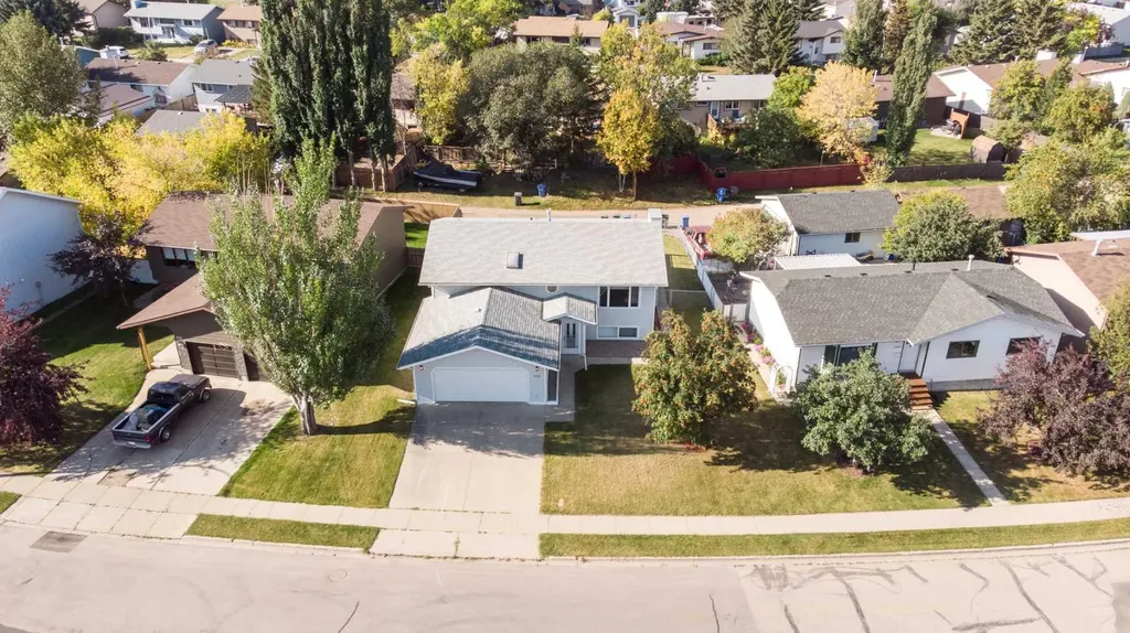 5319 37 Street Innisfail AB T4G 1G4