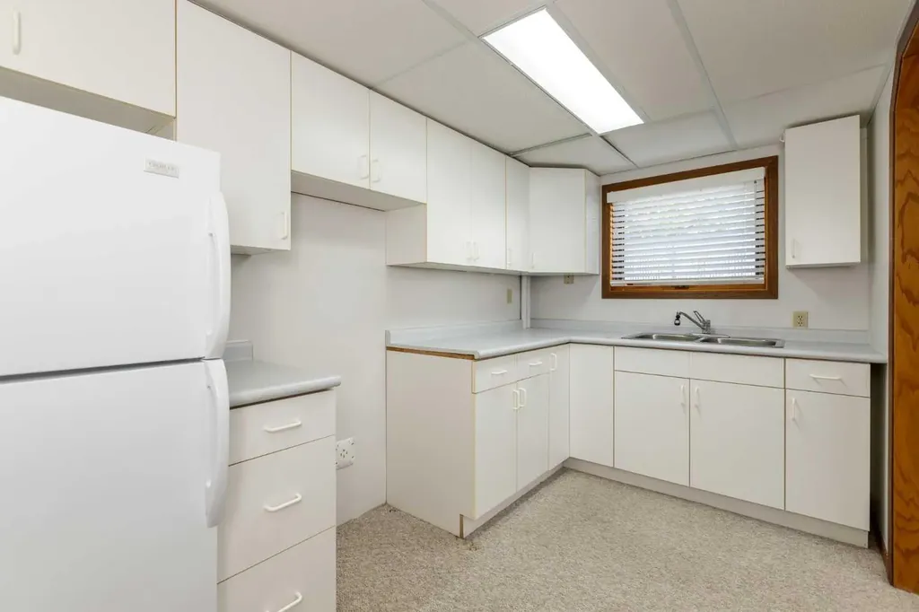 5319 37 Street Innisfail AB T4G 1G4