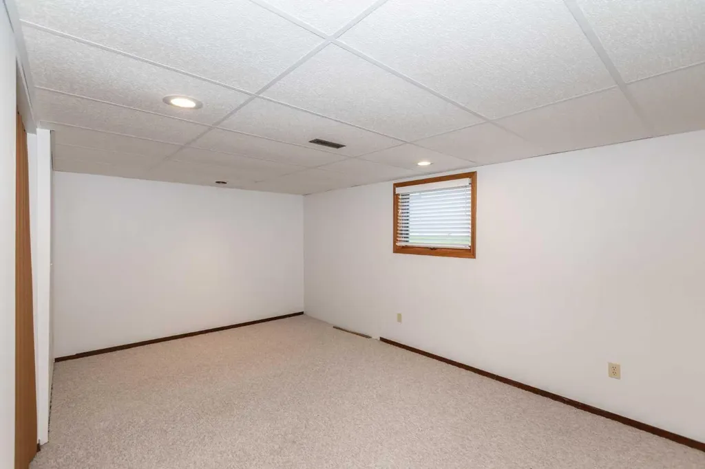 5319 37 Street Innisfail AB T4G 1G4
