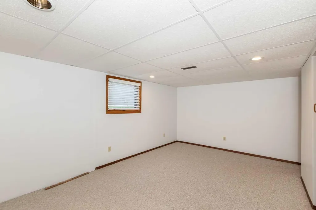 5319 37 Street Innisfail AB T4G 1G4