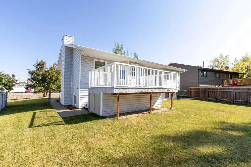5319 37 Street Innisfail AB T4G 1G4