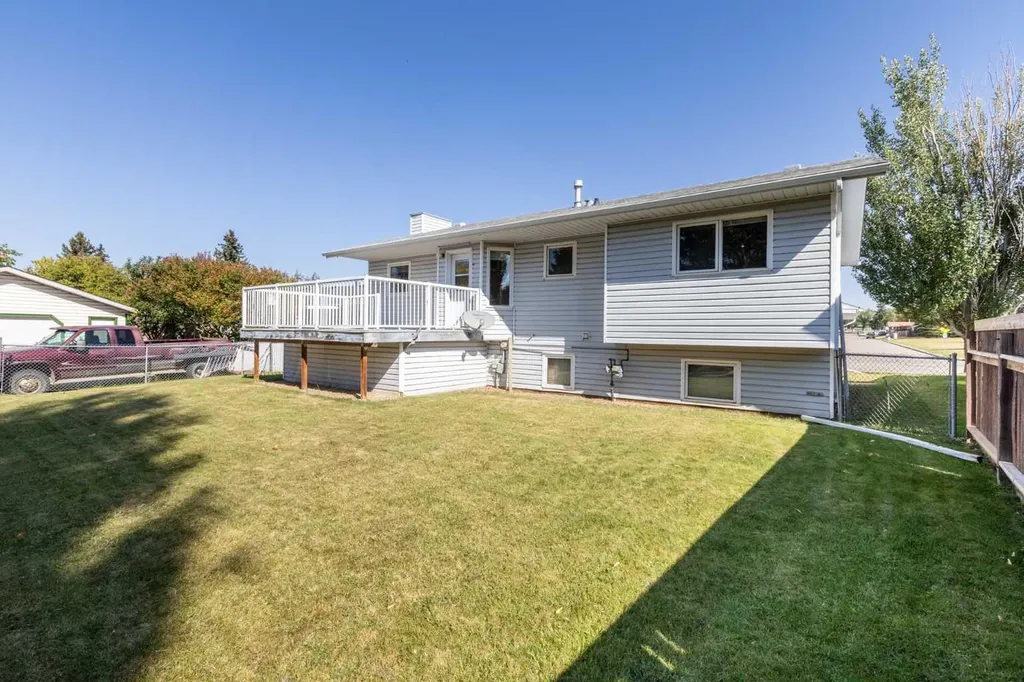 5319 37 Street Innisfail AB T4G 1G4