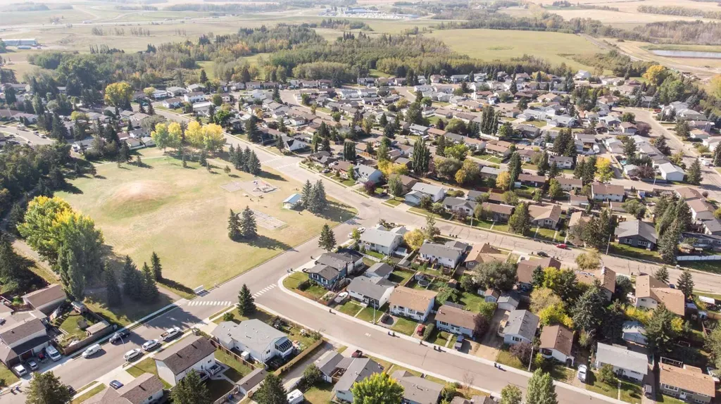 5319 37 Street Innisfail AB T4G 1G4