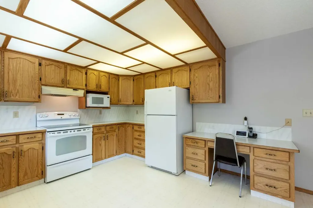 5319 37 Street Innisfail AB T4G 1G4