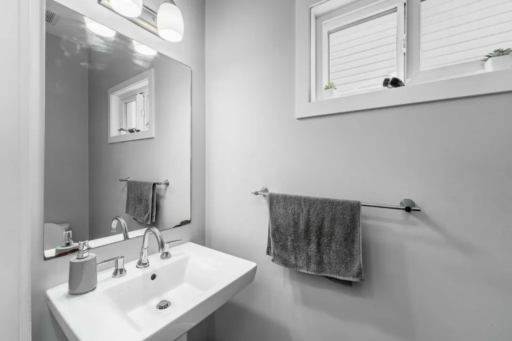 313 Hillcrest Road SW Airdrie AB T4B 4K1