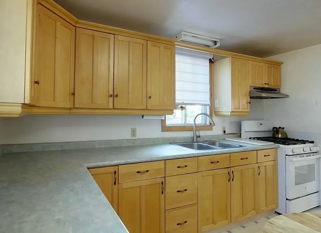 4827 5 Avenue Edson AB T7E 1N8